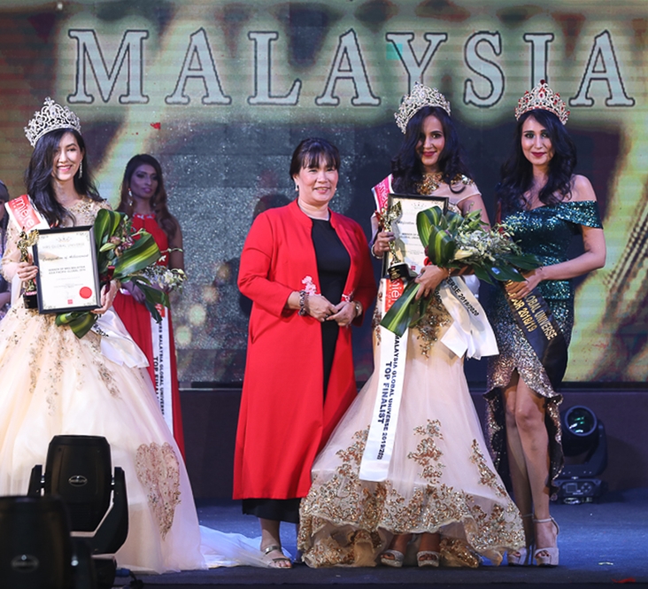 Photo 5 Subhashini Rama Linggam receiving her title as Mrs Asia Global Universe