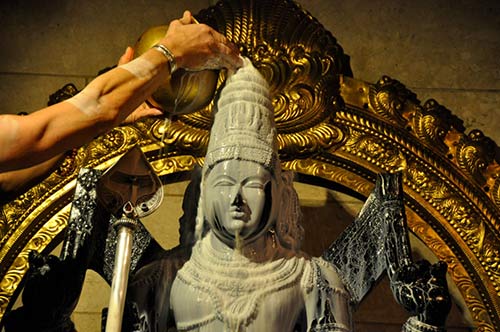 ThaiPusam2011PalAbhishekam