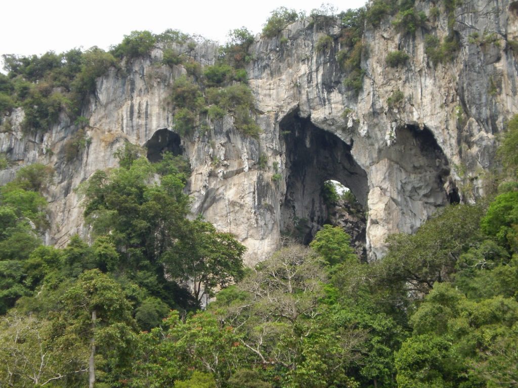 gunung senyum