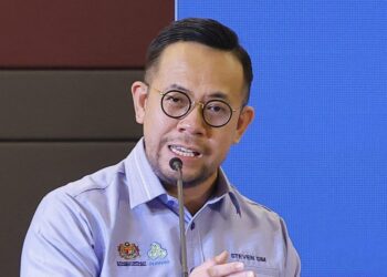 PUTRAJAYA, 13 Mac -- Menteri Sumber Manusia Steven Sim Chee Keong menyampaikan ucapan pada Majlis Pelancaran Inisiatif Caruman Percuma Skim Keselamatan Sosial Pekerjaan Sendiri (PPERKESO) hari ini.--fotoBERNAMA (2024) HAK CIPTA TERPELIHARA