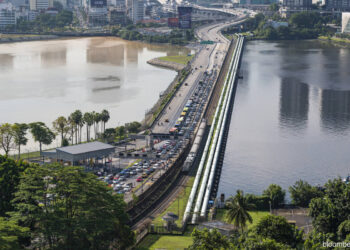 Singapore causeway 20240424124741 bloomberg